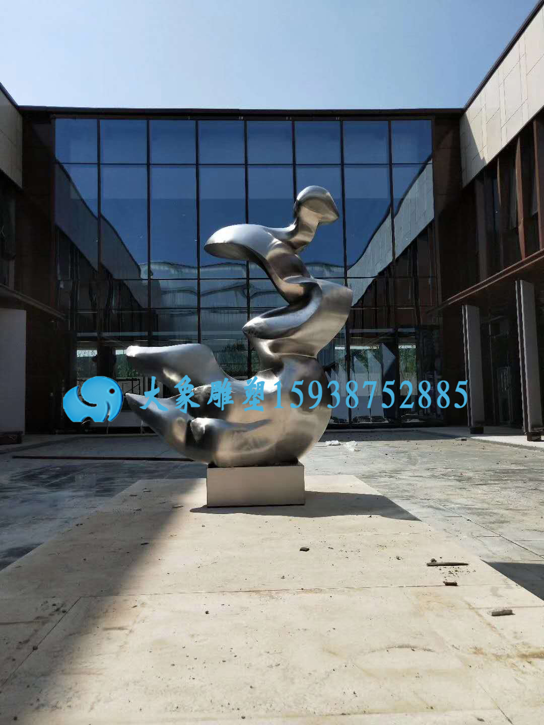 河(hé)南(nán)不(bù)鏽鋼雕塑為(wèi)什(shén)麽會(huì)被越來(lái)越多(duō)的(de)人(rén)選擇?(圖3) 河(hé)南(nán)不(bù)鏽鋼雕塑為(wèi)什(shén)麽會(huì)被越來(lái)越多(duō)的(de)人(rén)選擇?(圖3)